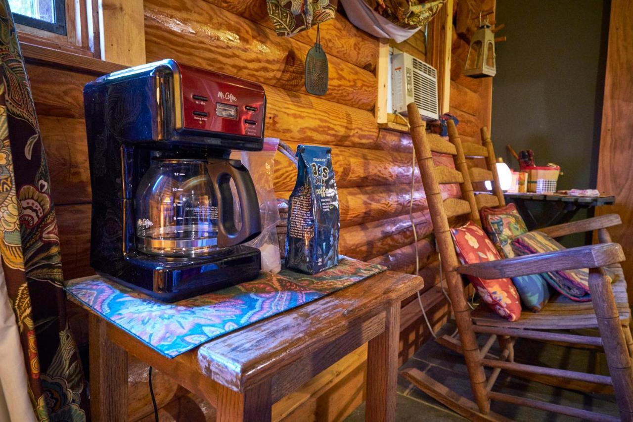 Creekwalk Inn Bed And Breakfast With Cabins Cosby Bagian luar foto