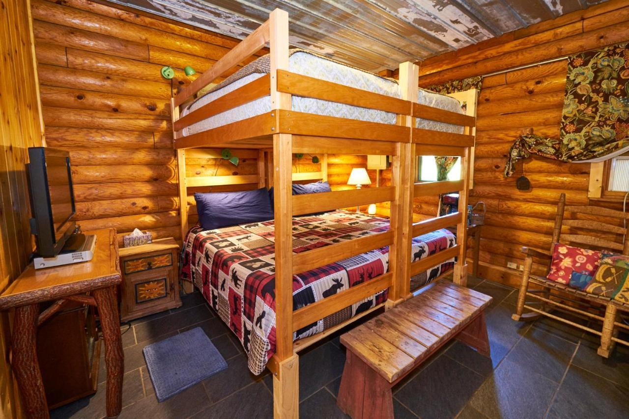 Creekwalk Inn Bed And Breakfast With Cabins Cosby Bagian luar foto