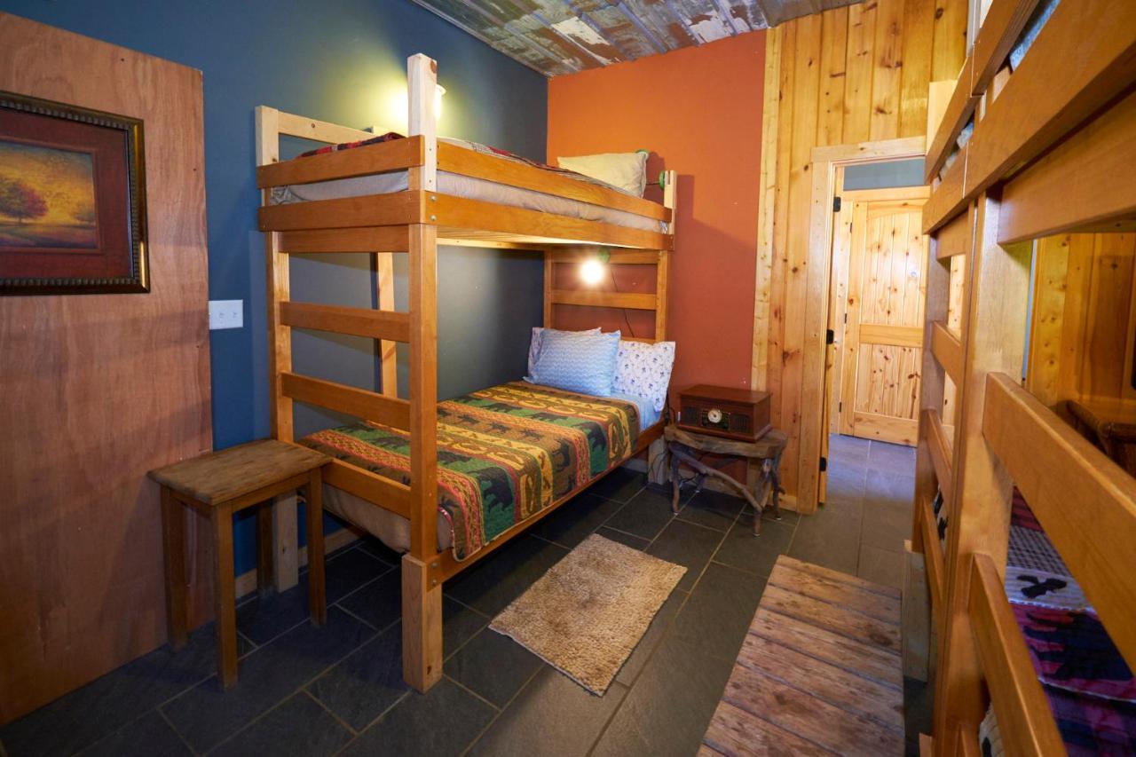 Creekwalk Inn Bed And Breakfast With Cabins Cosby Bagian luar foto