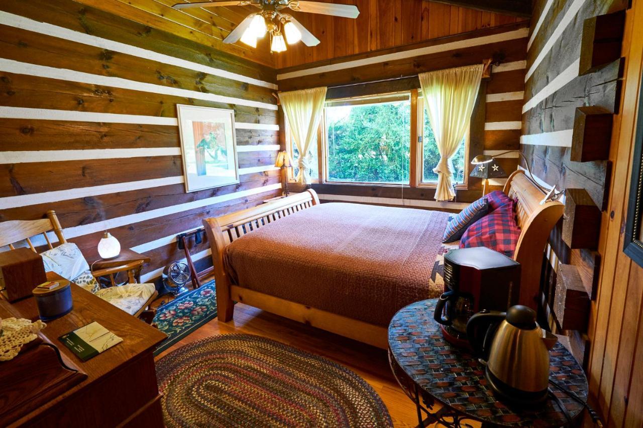 Creekwalk Inn Bed And Breakfast With Cabins Cosby Bagian luar foto