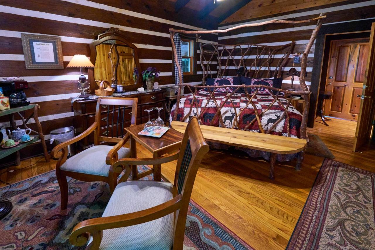 Creekwalk Inn Bed And Breakfast With Cabins Cosby Bagian luar foto