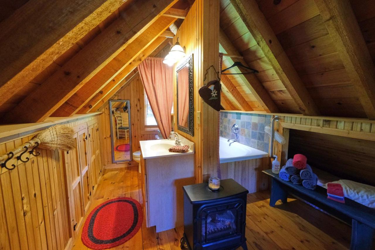 Creekwalk Inn Bed And Breakfast With Cabins Cosby Bagian luar foto