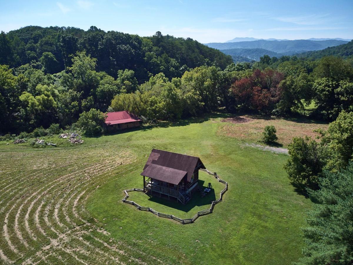 Creekwalk Inn Bed And Breakfast With Cabins Cosby Bagian luar foto