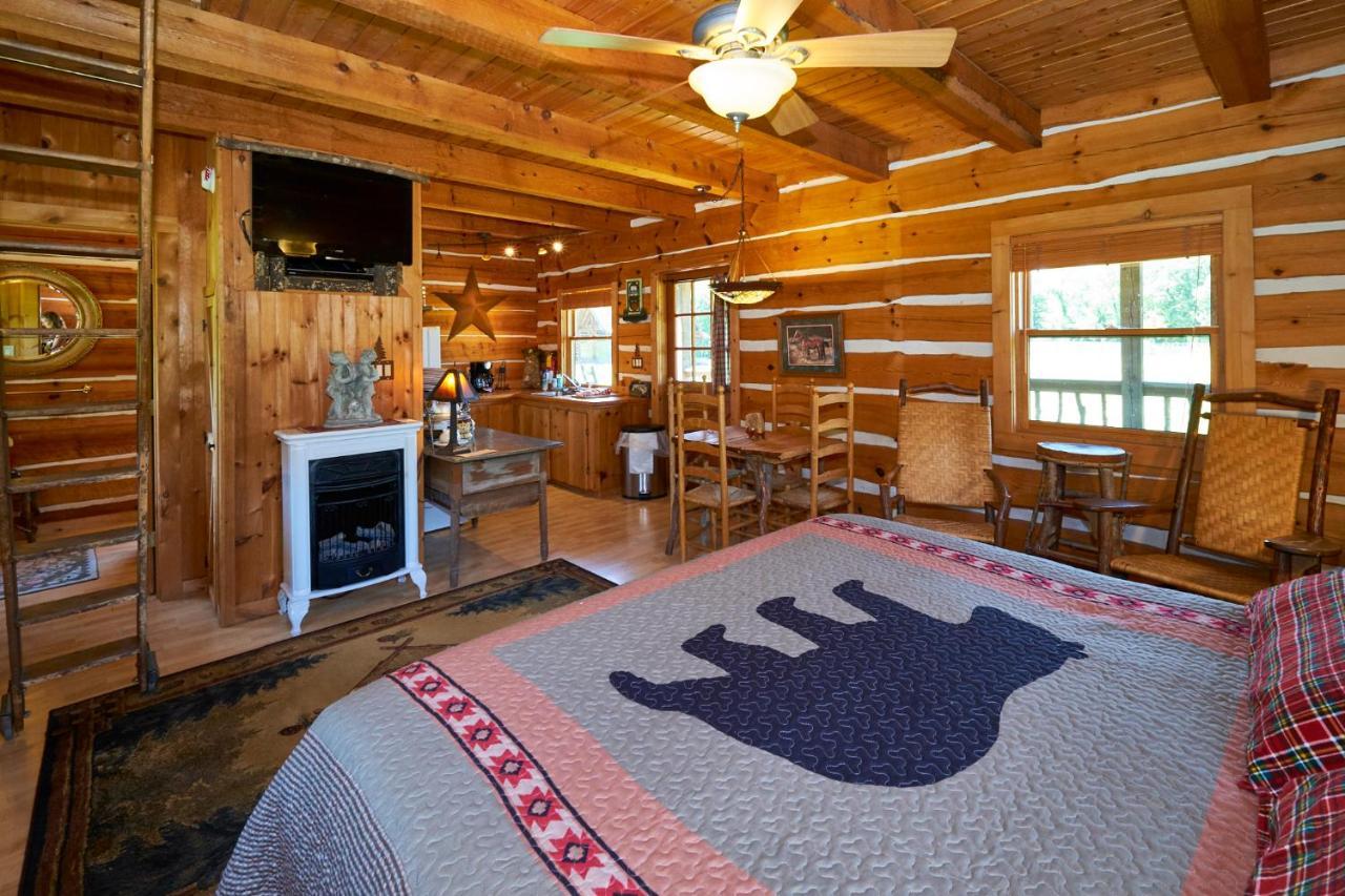 Creekwalk Inn Bed And Breakfast With Cabins Cosby Bagian luar foto