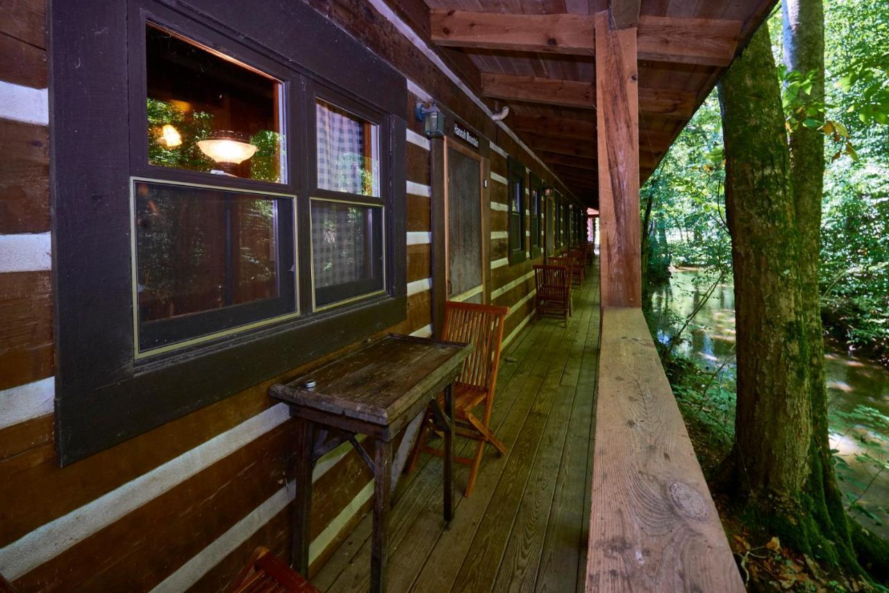 Creekwalk Inn Bed And Breakfast With Cabins Cosby Bagian luar foto