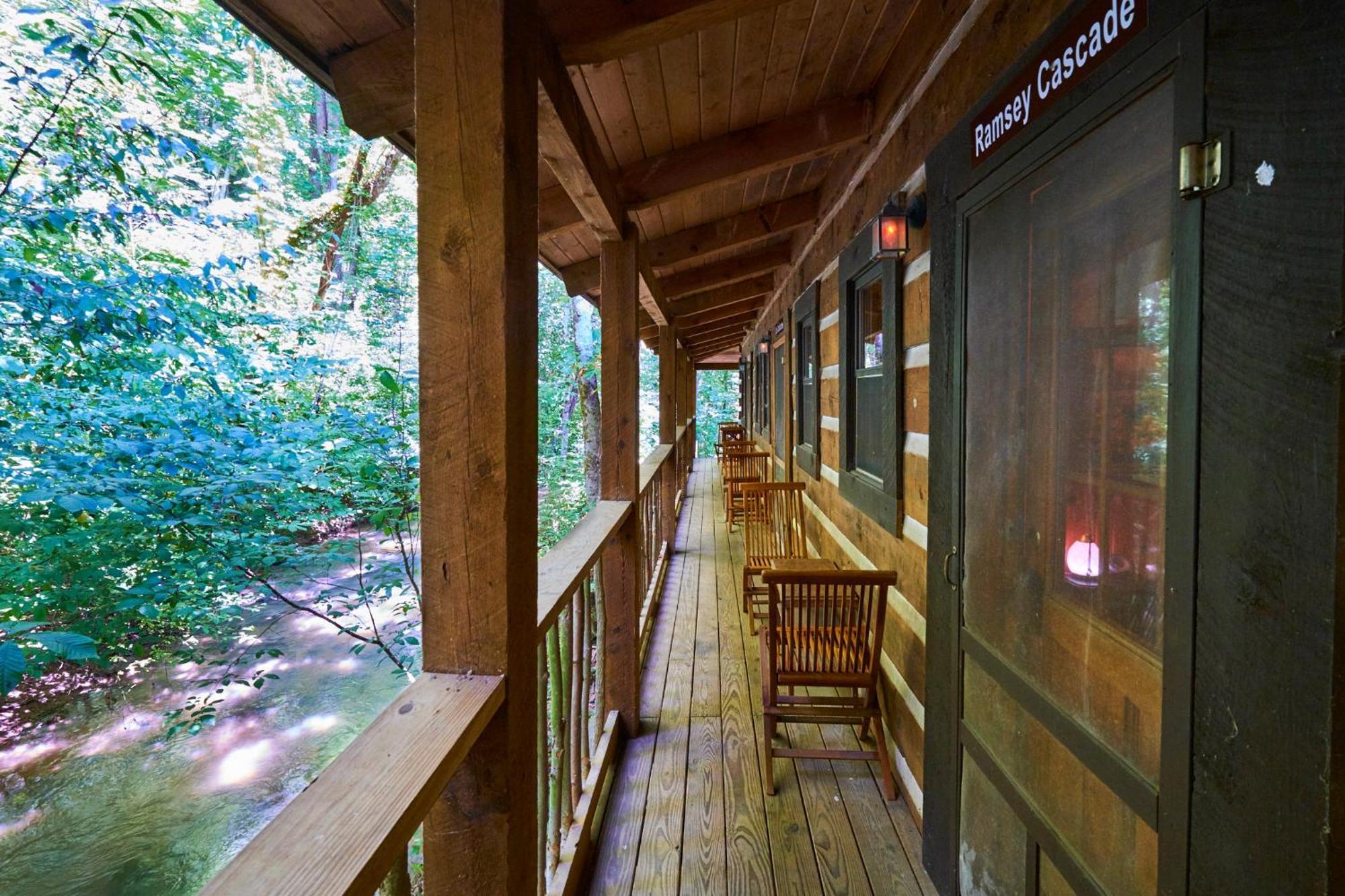 Creekwalk Inn Bed And Breakfast With Cabins Cosby Bagian luar foto