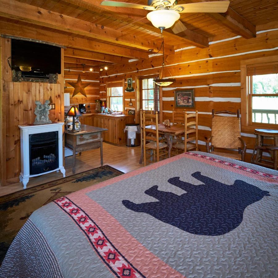 Creekwalk Inn Bed And Breakfast With Cabins Cosby Bagian luar foto