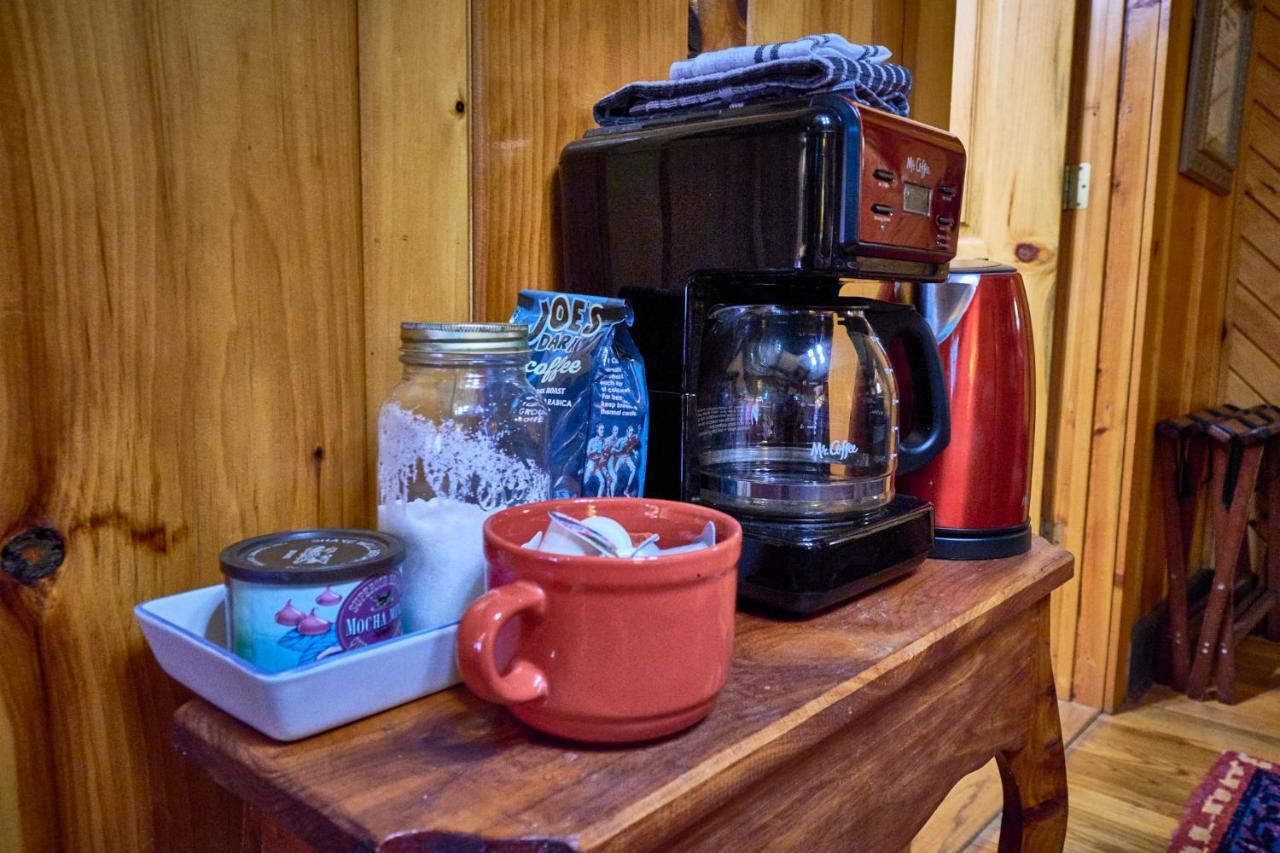Creekwalk Inn Bed And Breakfast With Cabins Cosby Bagian luar foto