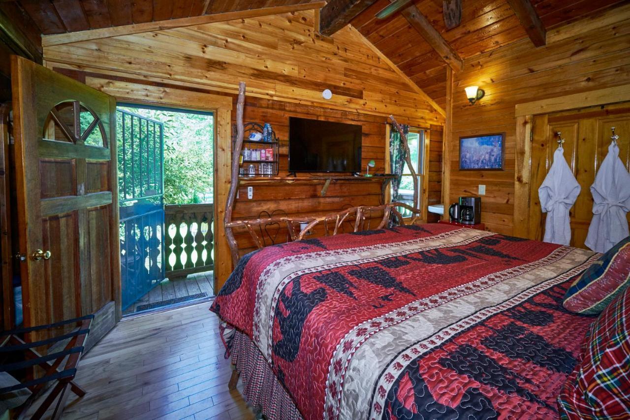 Creekwalk Inn Bed And Breakfast With Cabins Cosby Bagian luar foto