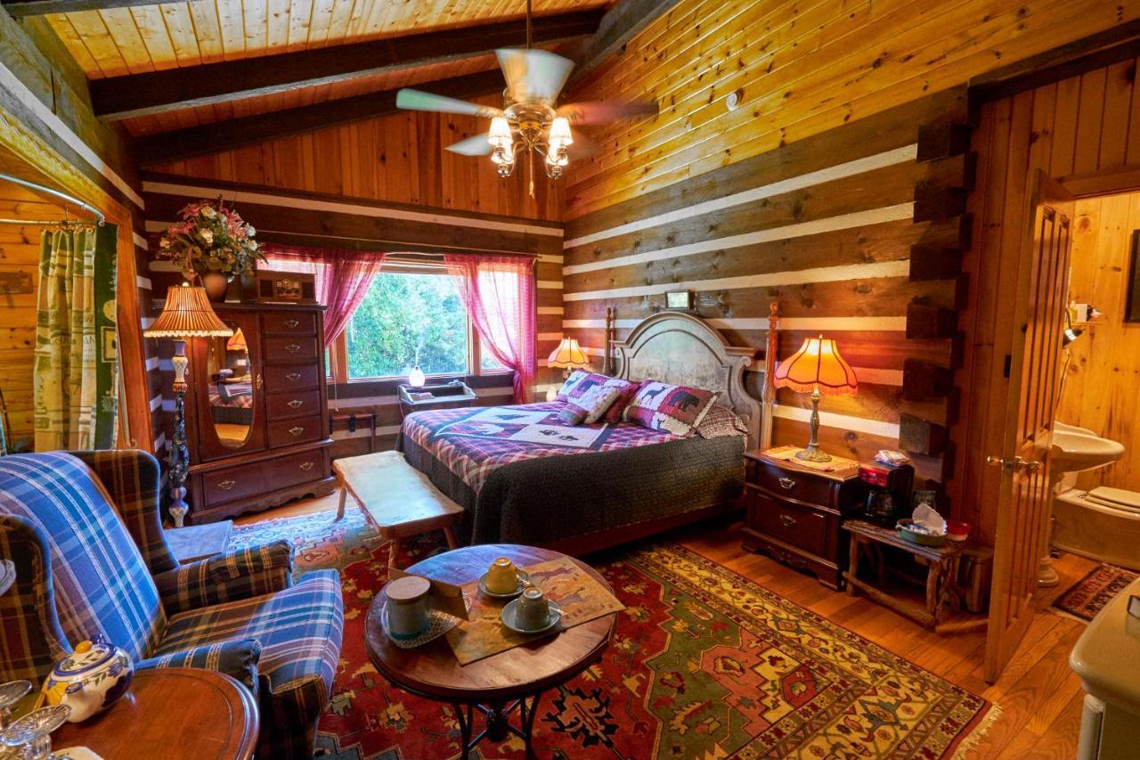 Creekwalk Inn Bed And Breakfast With Cabins Cosby Bagian luar foto