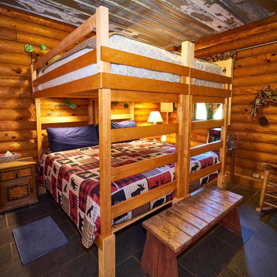 Creekwalk Inn Bed And Breakfast With Cabins Cosby Bagian luar foto