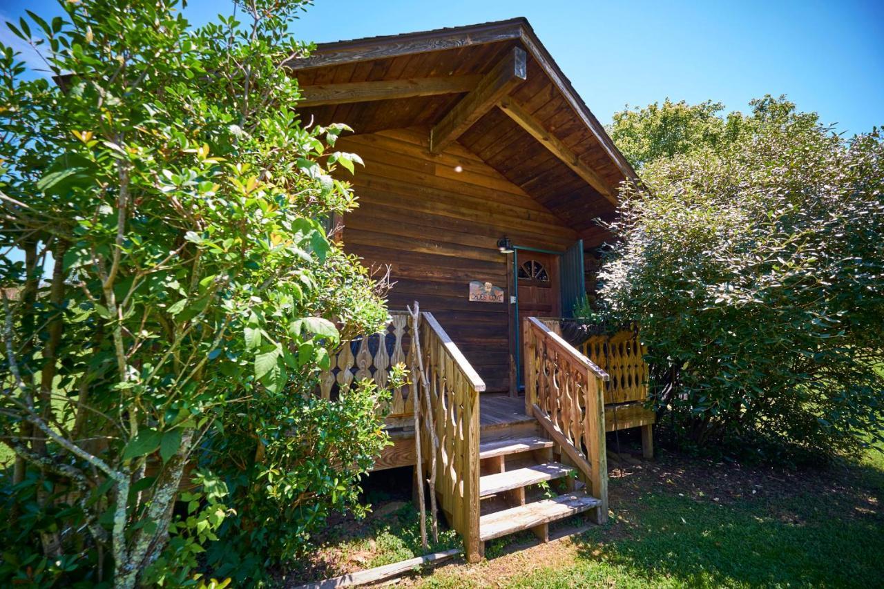 Creekwalk Inn Bed And Breakfast With Cabins Cosby Bagian luar foto