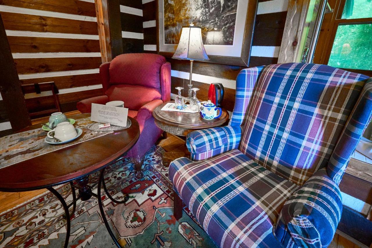 Creekwalk Inn Bed And Breakfast With Cabins Cosby Bagian luar foto