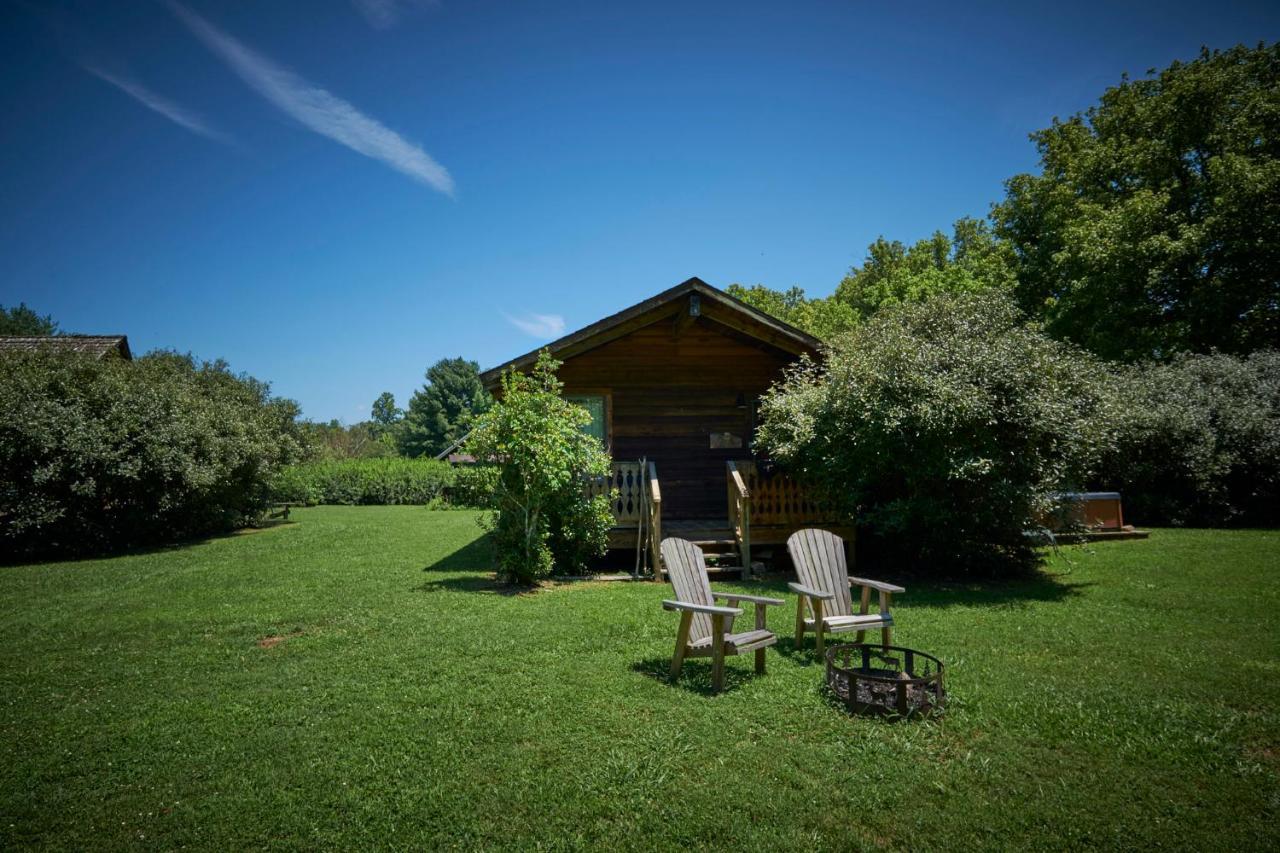 Creekwalk Inn Bed And Breakfast With Cabins Cosby Bagian luar foto