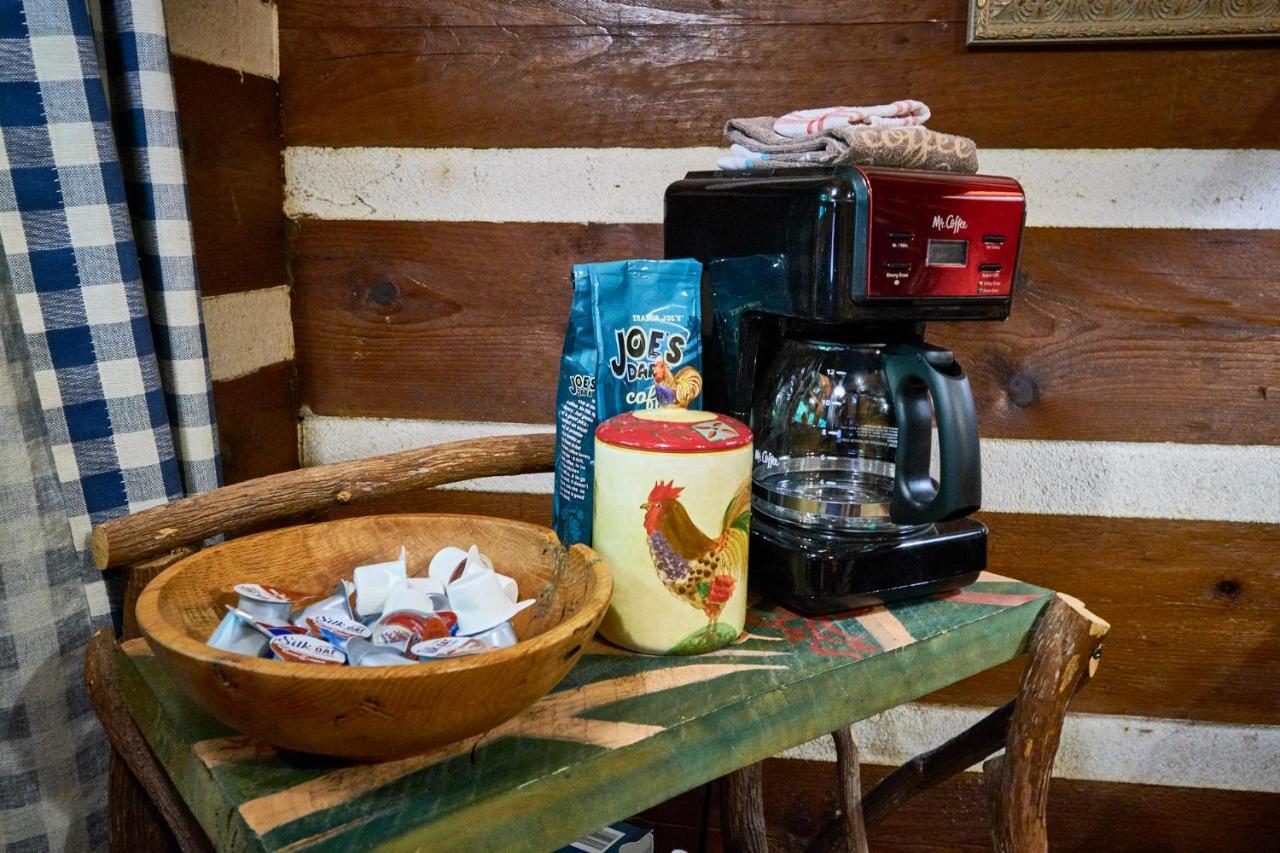 Creekwalk Inn Bed And Breakfast With Cabins Cosby Bagian luar foto