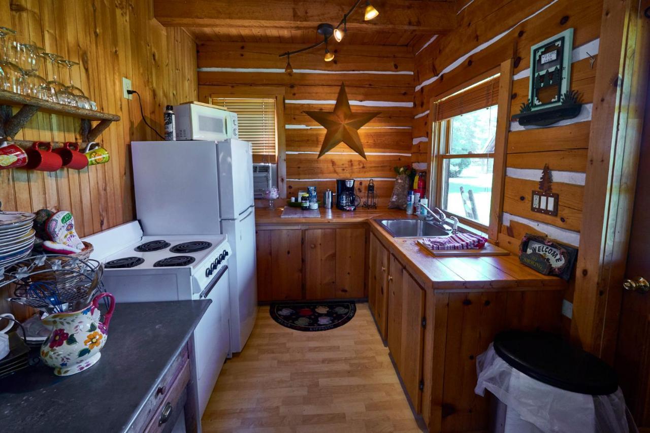 Creekwalk Inn Bed And Breakfast With Cabins Cosby Bagian luar foto