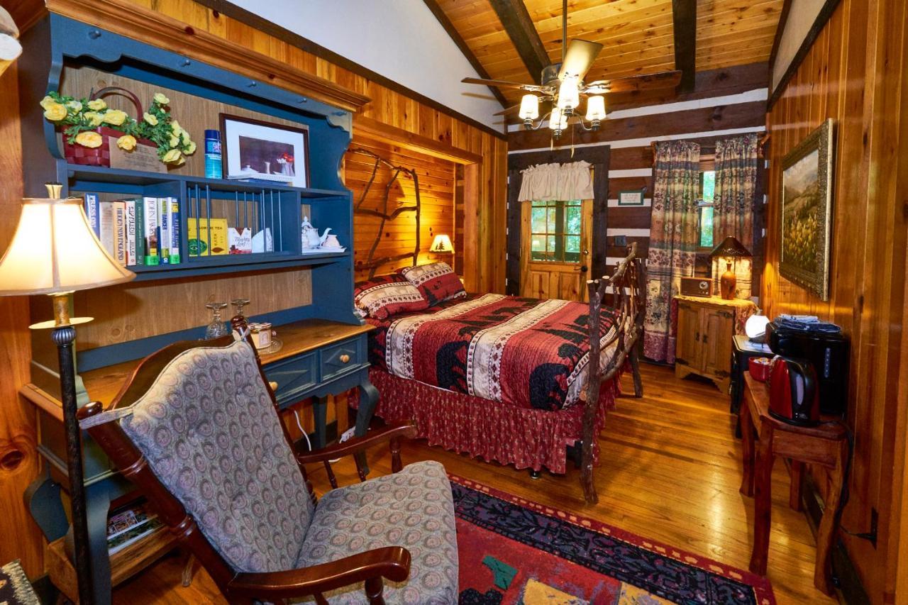 Creekwalk Inn Bed And Breakfast With Cabins Cosby Bagian luar foto