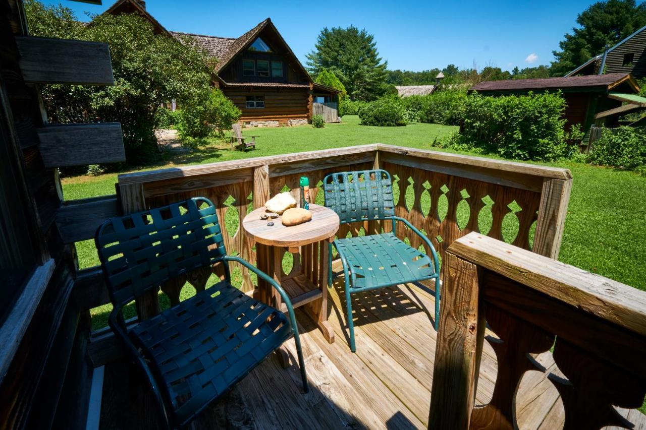 Creekwalk Inn Bed And Breakfast With Cabins Cosby Bagian luar foto