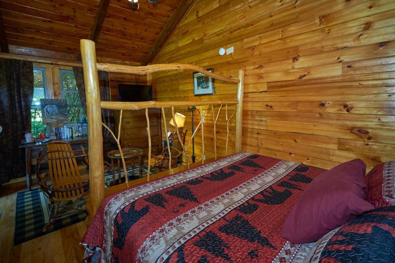 Creekwalk Inn Bed And Breakfast With Cabins Cosby Bagian luar foto