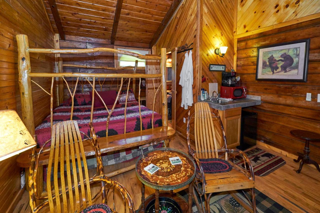 Creekwalk Inn Bed And Breakfast With Cabins Cosby Bagian luar foto