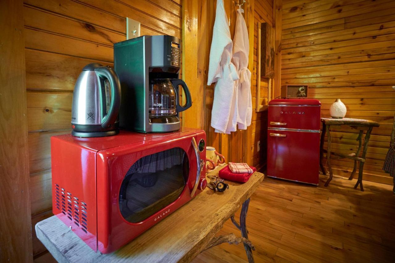 Creekwalk Inn Bed And Breakfast With Cabins Cosby Bagian luar foto