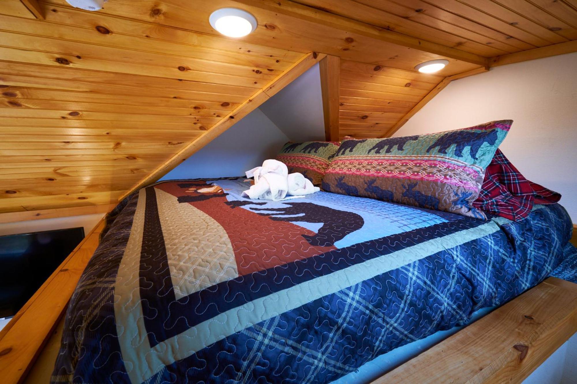 Creekwalk Inn Bed And Breakfast With Cabins Cosby Bagian luar foto
